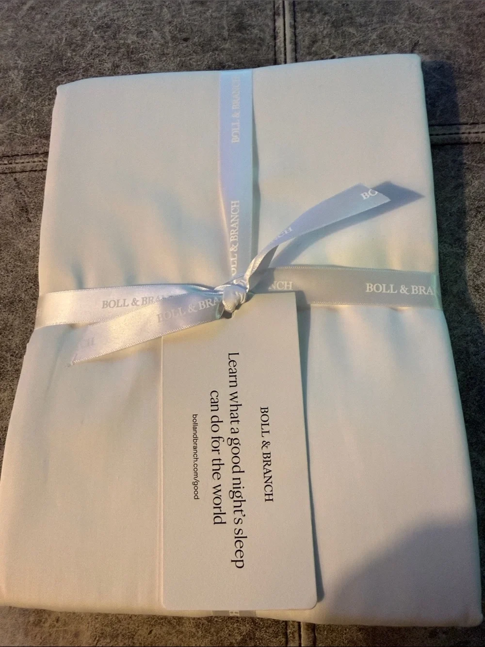 NWT BOLL & BRANCH WHITE SIGNATURE HEMMED STANDARD SET OF TWO PILLOWCASES
